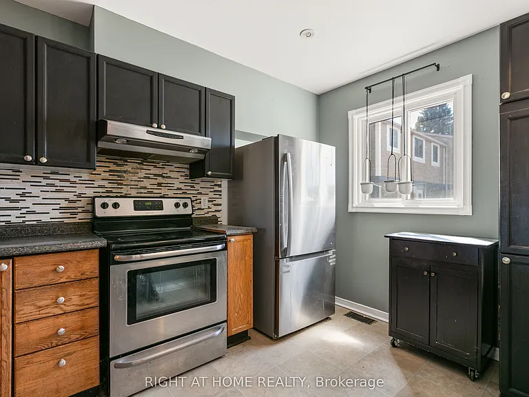 4338 Meadowvale Ln — Photo 8