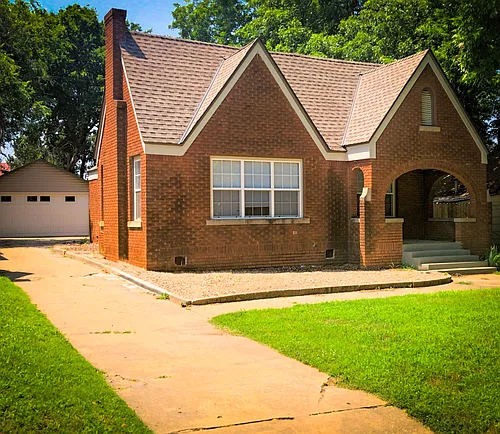 2354 W Park Pl Photo 1