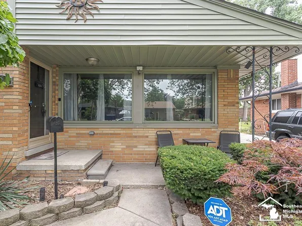 24609 Wood St, Saint Clair Shores, MI 48080
