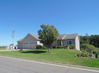 936 Oakcrest Ln, Sauk Rapids, MN 56379