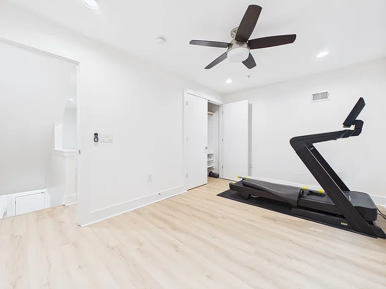 1129 N Hope St — Photo 22