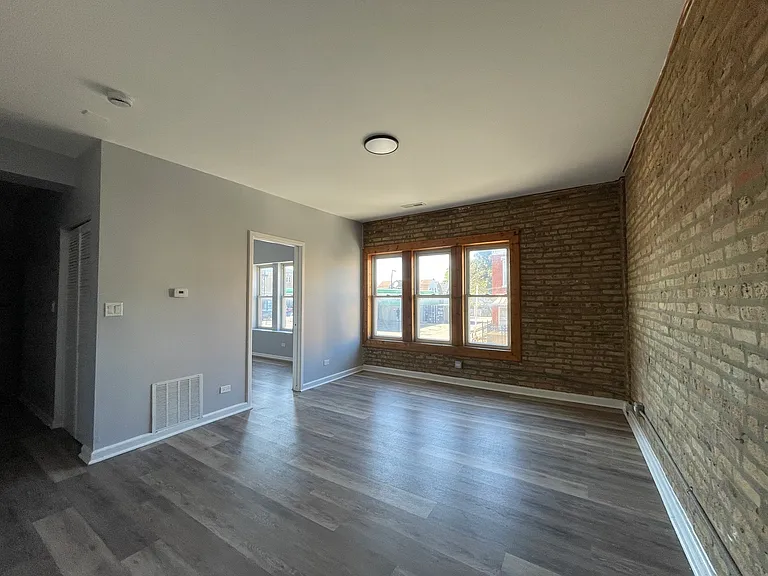 3945 W Division St #1 — Photo 2