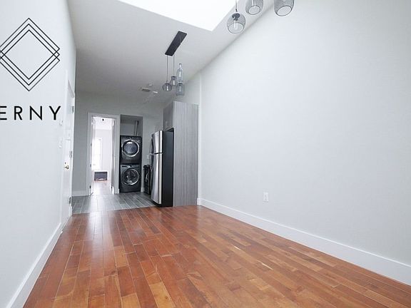 3rd image of 640 Kosciuszko St #3B