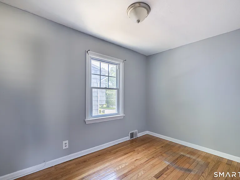 166 Earl Ave — Photo 13