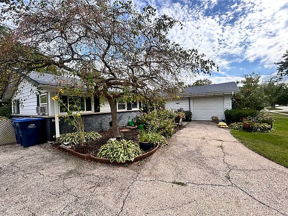 2nd image of 227 Wellesley Ln