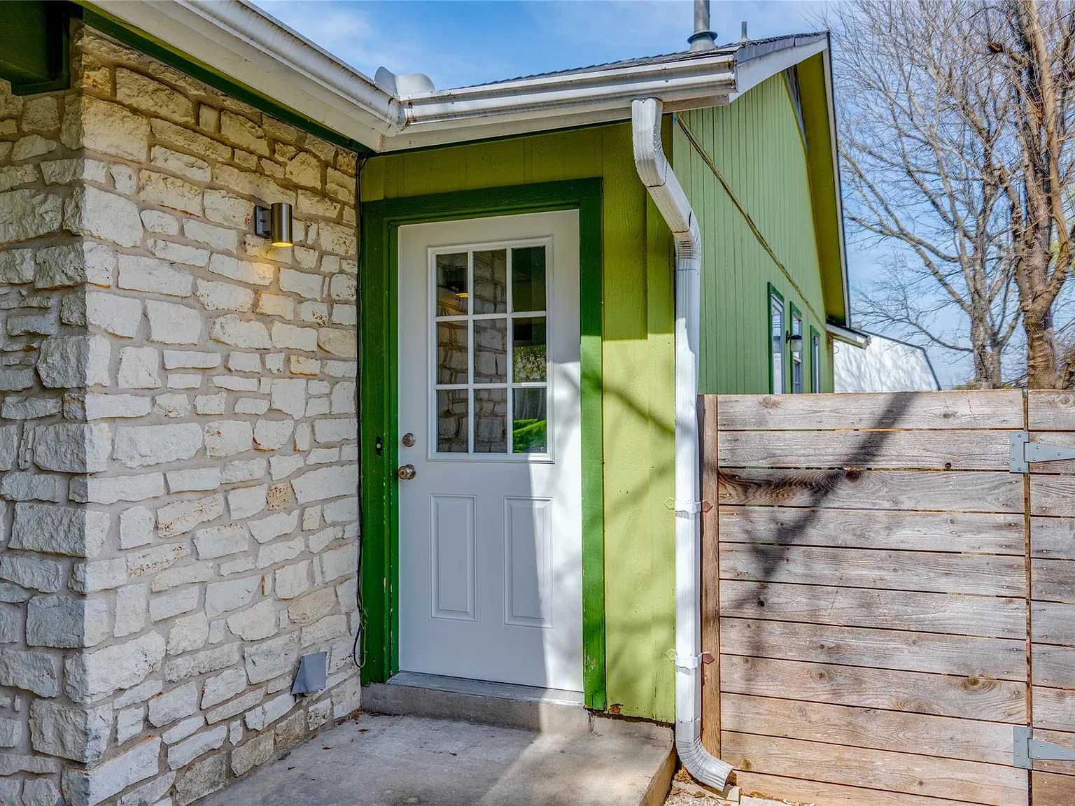 2 bed, 1.0 bath, 800 sqft, $1,650 — Photo 3