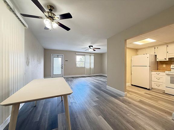 2nd image of 323 Tuscany Ln #323