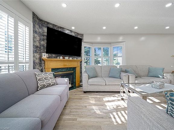 5th image of 800 Paramount Dr #1