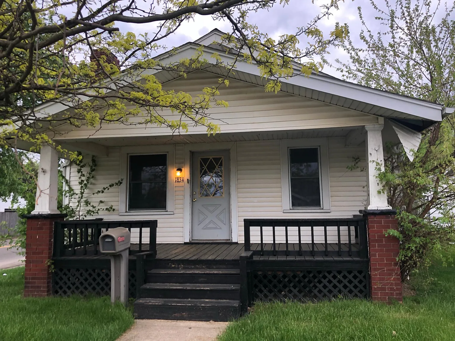 1834 Superior Ave NE photo 1