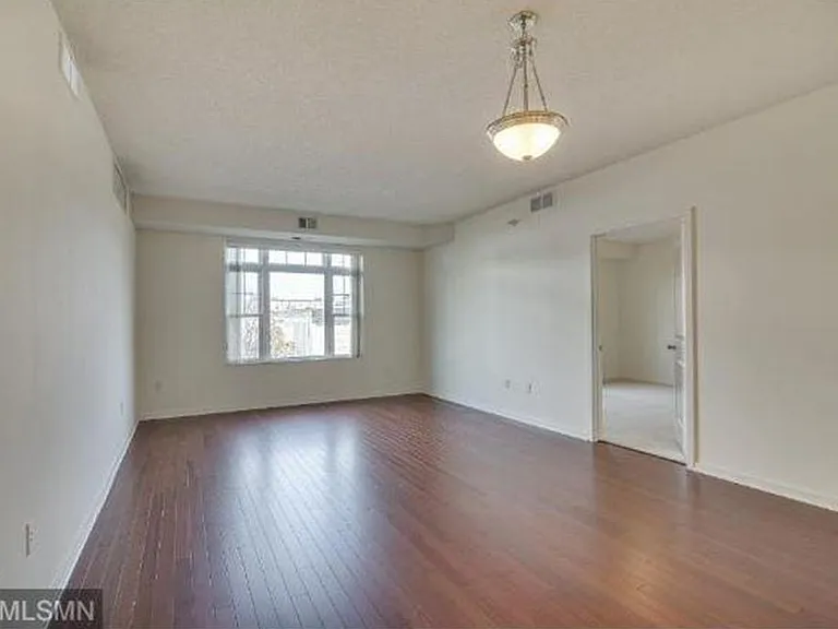 619 8th St SE #309 — Photo 8