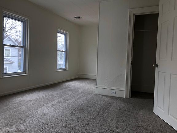 3rd image of 16 Marion Ave #Upstairs