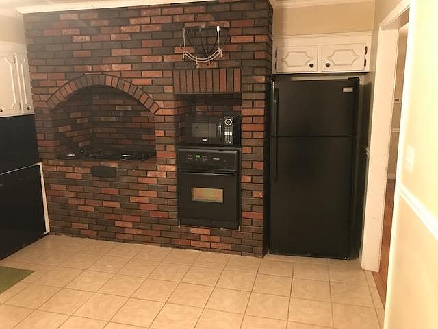 2nd image of 142 Ewingville Dr #A