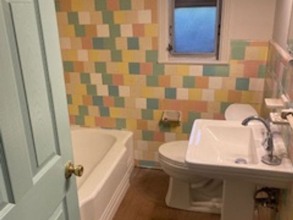 4th image of 2053 Bellevue Way