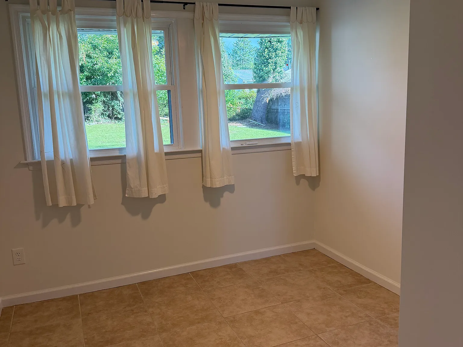 3 bed, 1092 sqft, $1,200 — Photo 4
