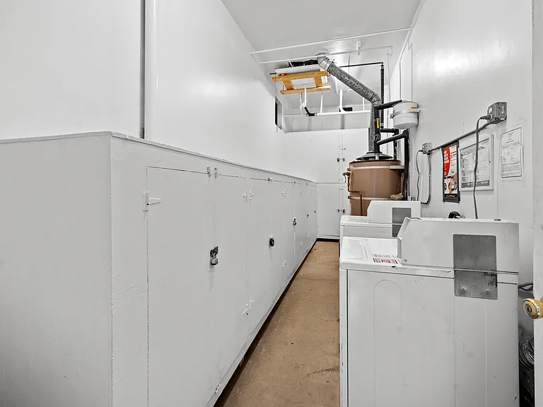 147 N La Peer Dr #6 — Photo 16