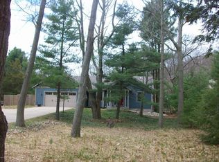 9475 Lakeshore Dr, West Olive, MI 49460