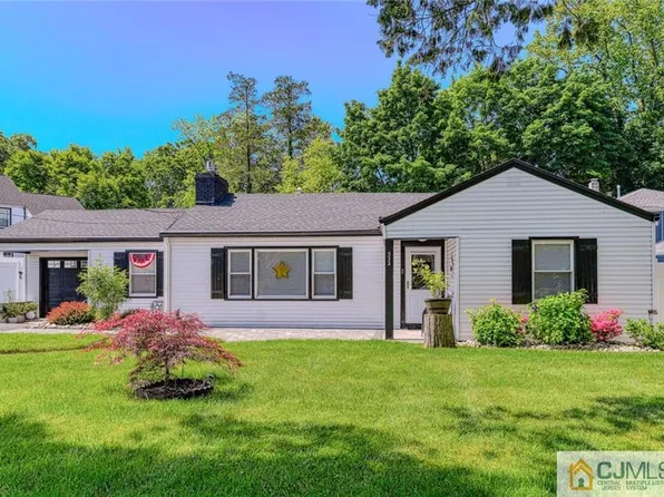 332 Farrington Blvd, North Brunswick, NJ 08902