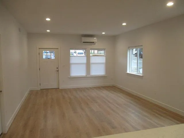 6731 NE Center St — Photo 3