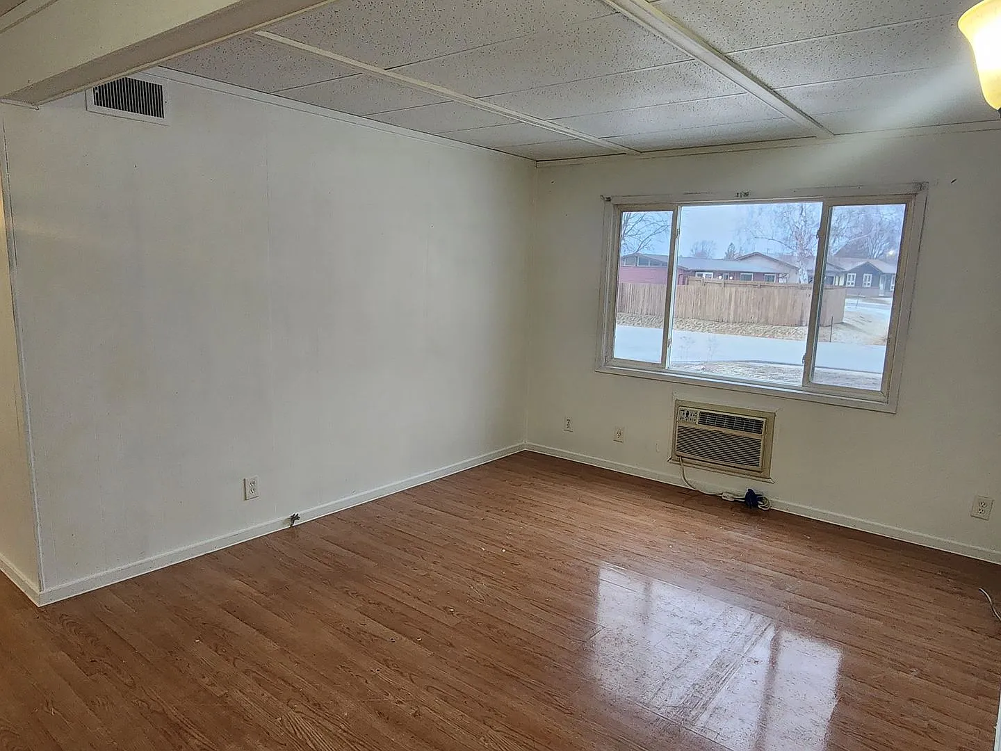 1709 Warwick Way — Photo 2