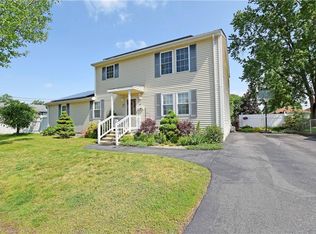 16 Spring St, Riverside, RI 02915