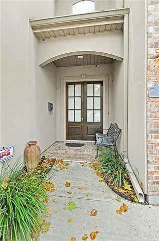 Building Photo - 3760 Roman St #B
