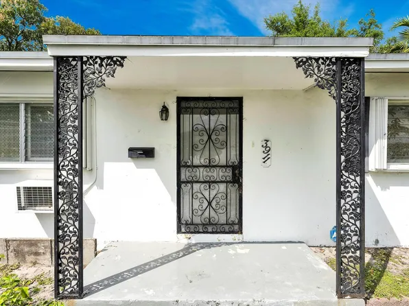 3911 NW 171st Street, Miami Gardens, FL 33055