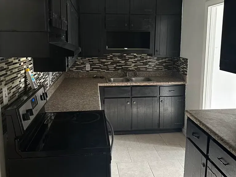 3815 Saint Charles Pl — Photo 4