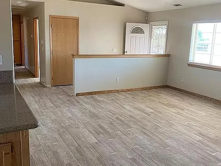 9822 Hawthorne Ave — Photo 38