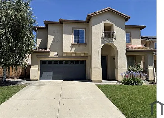 6 bed, 3392 sqft, $4,500 — Photo 2