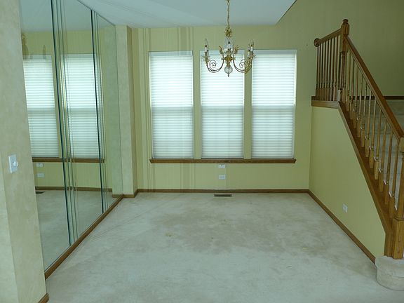 4th image of 2432 Sweetbriar Ln