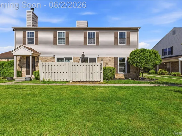 15794 Charleston Dr, Clinton Township, MI 48038