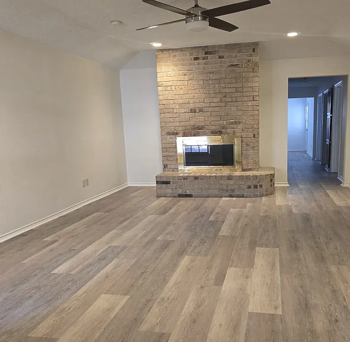 SweetHome 6426 Brambledr — Photo 1