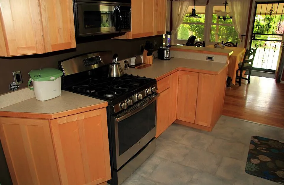 Building Photo - 1400 Hatcher Cres