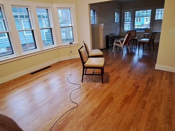 3rd image of 503 Hobart St