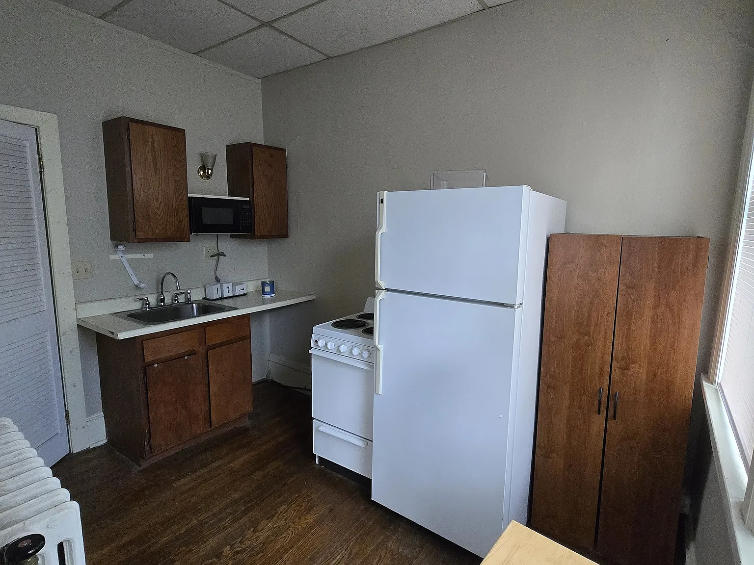 Studio Apartment - Utilities Included — Photo 3
