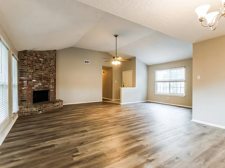 4703 Owens Creek Ln — Photo 4