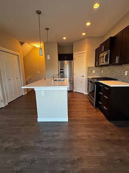 Calgary Townhouse for rent - 2 Bedrooms — photo 5