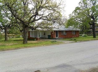 509 S Mill St, Bowie, TX 76230