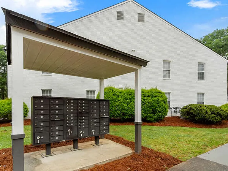 Governor's Court Apartments — Photo 15