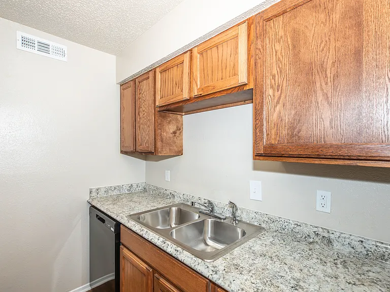 Highland Terrace — Photo 33