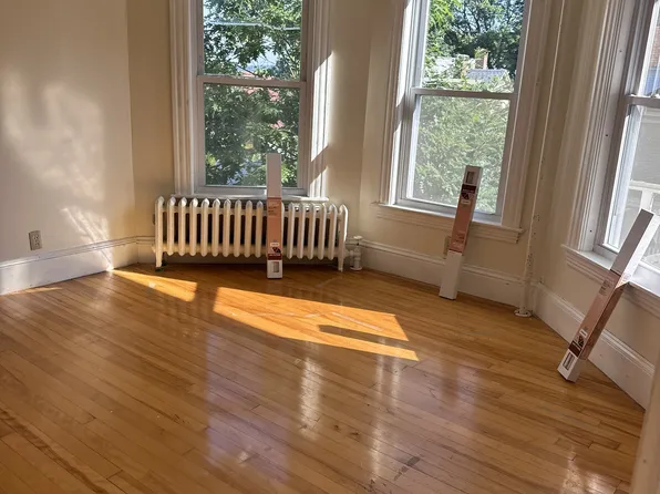 40 Orne St #2, Worcester, MA 01605