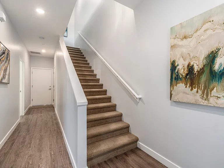 1645 E Cheery Lynn Rd #6 — Photo 21