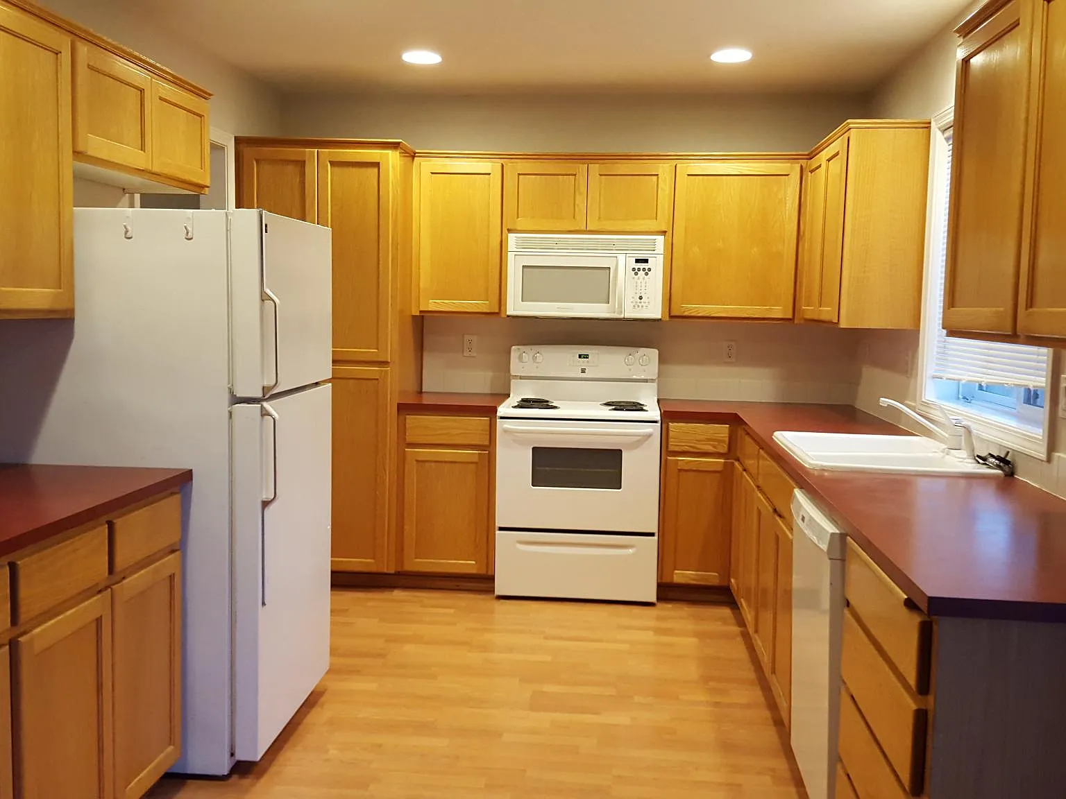 4 bed, 2.5 bath, 1907 sqft, $2,695 — Photo 2
