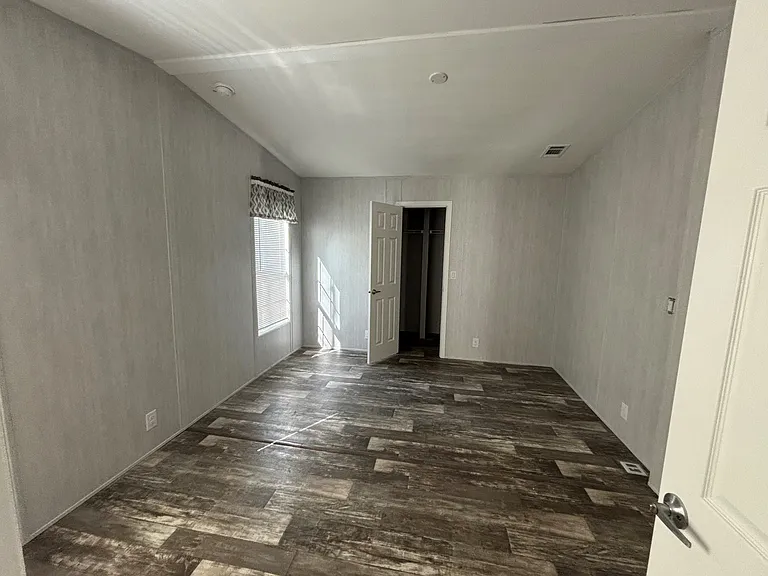 10120 NE 10th Ln — Photo 8