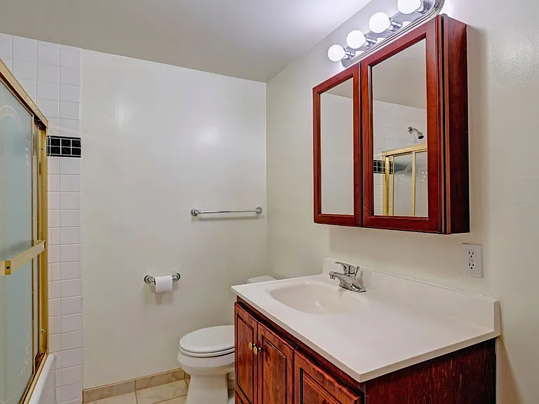 Florentia Street Apartments — Photo 5
