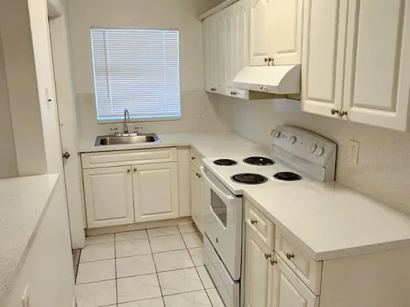 (undisclosed Address), Hollywood, FL 33020