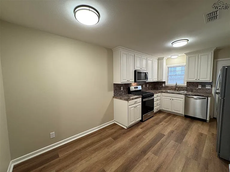 1681 Speedway Ave — Photo 5