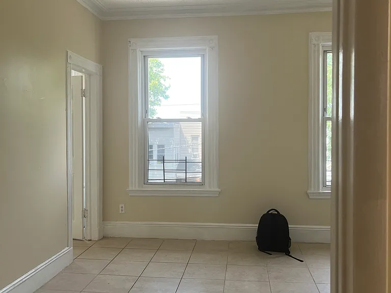 15 Irving St #2 — Photo 4