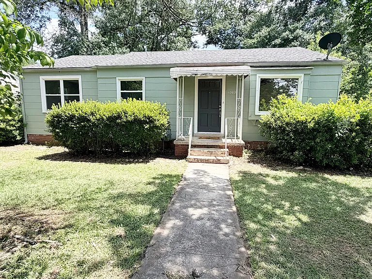 1305 Summerland Dr — Photo 1