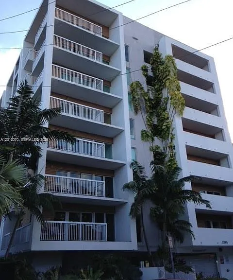 2740 SW 28th Ter #304 — Photo 1